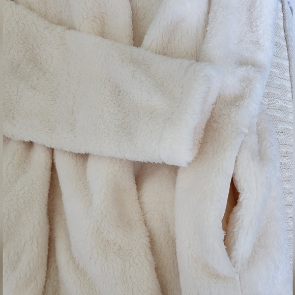 Loft White Sherpa Extra Soft Oversize Plush Jacket- Size M NWT - Picture 2 of 4